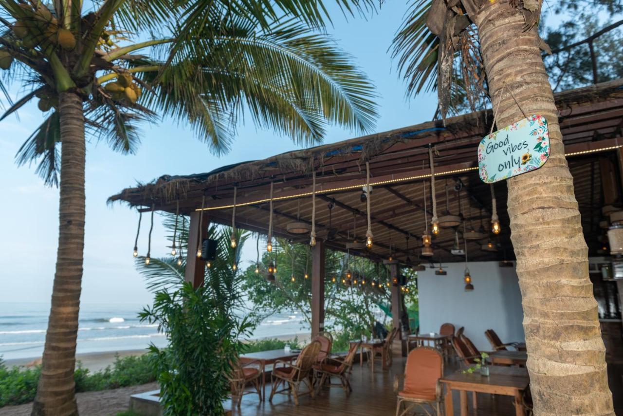 Amadi Beach Front Resort Mandrem Exterior photo
