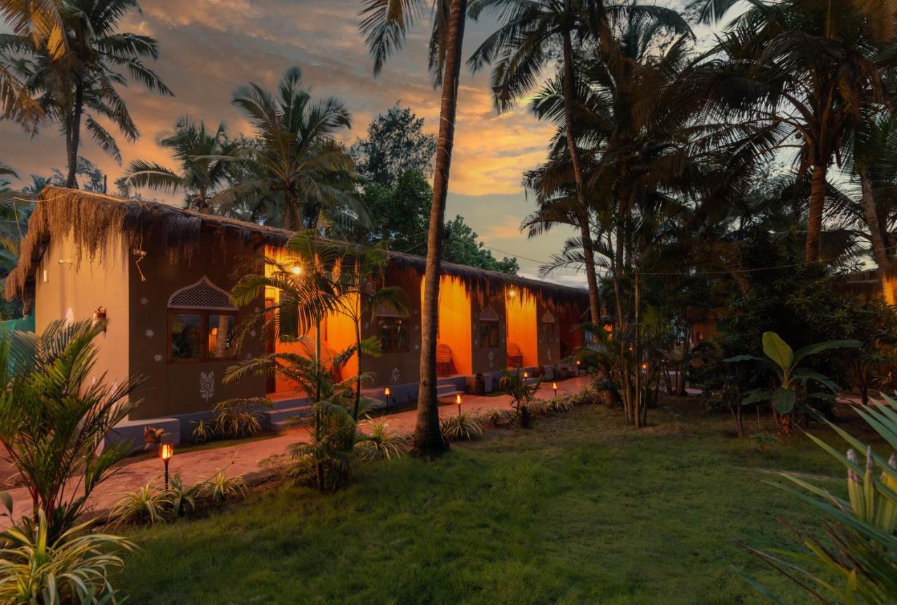 Amadi Beach Front Resort Mandrem Exterior photo
