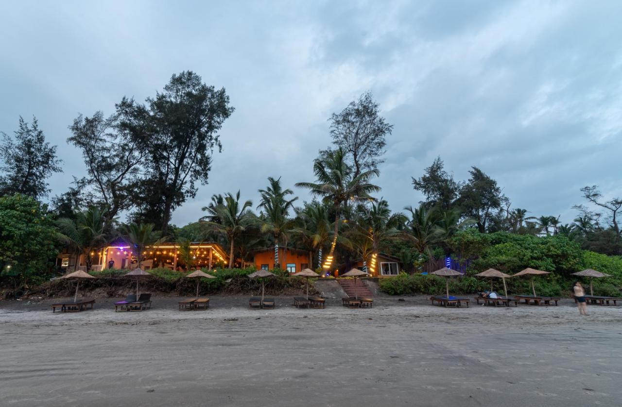 Amadi Beach Front Resort Mandrem Exterior photo