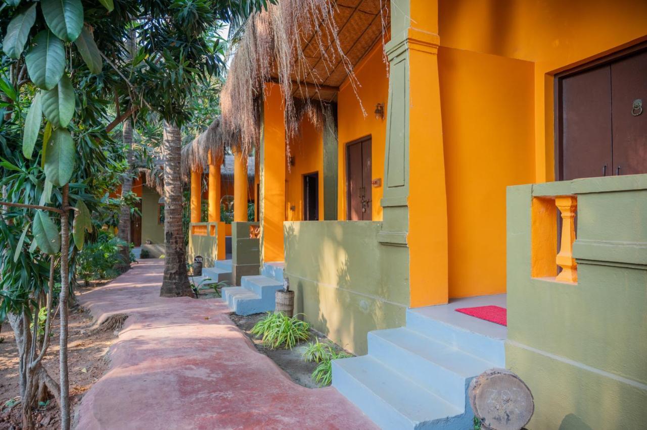 Amadi Beach Front Resort Mandrem Exterior photo