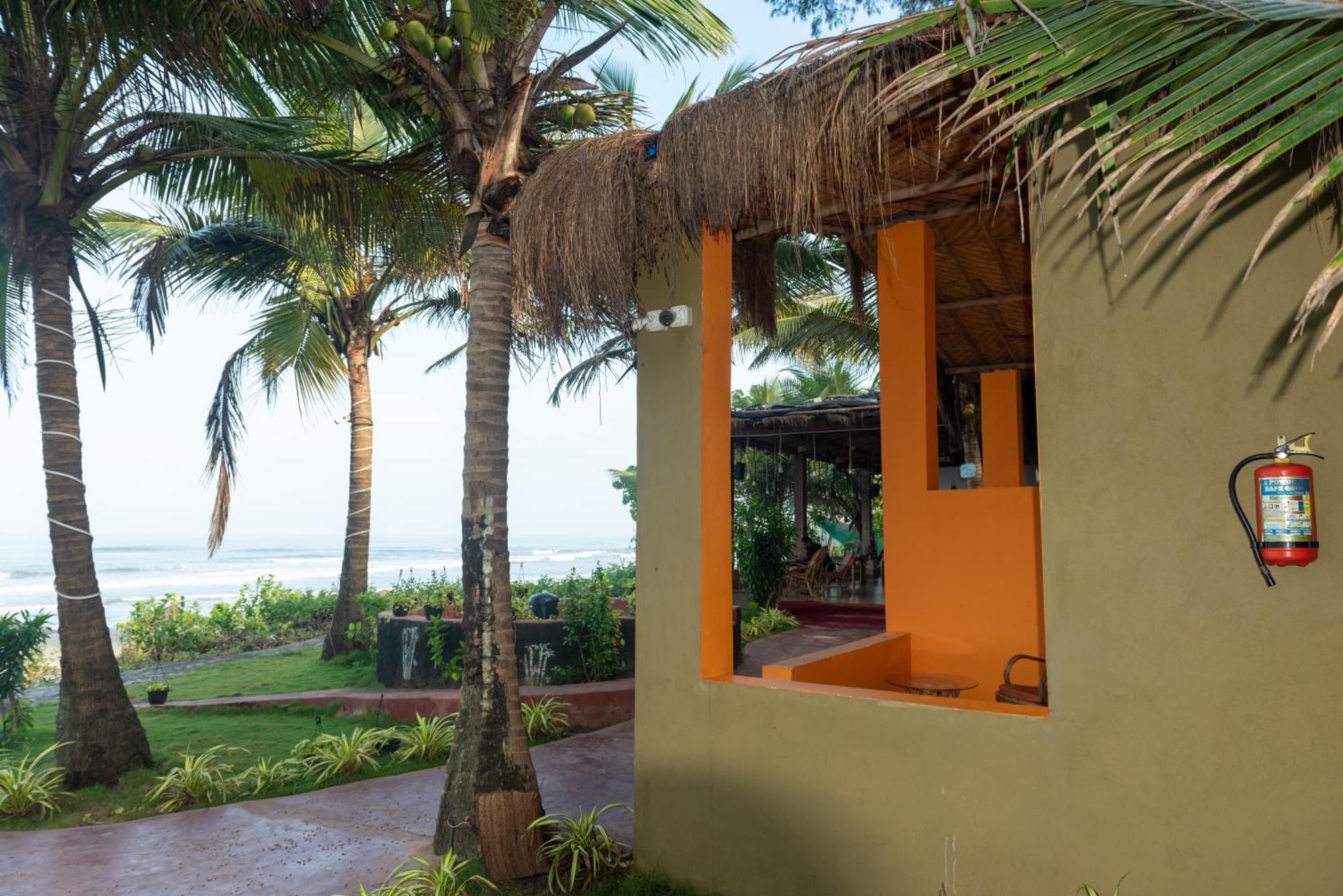Amadi Beach Front Resort Mandrem Exterior photo