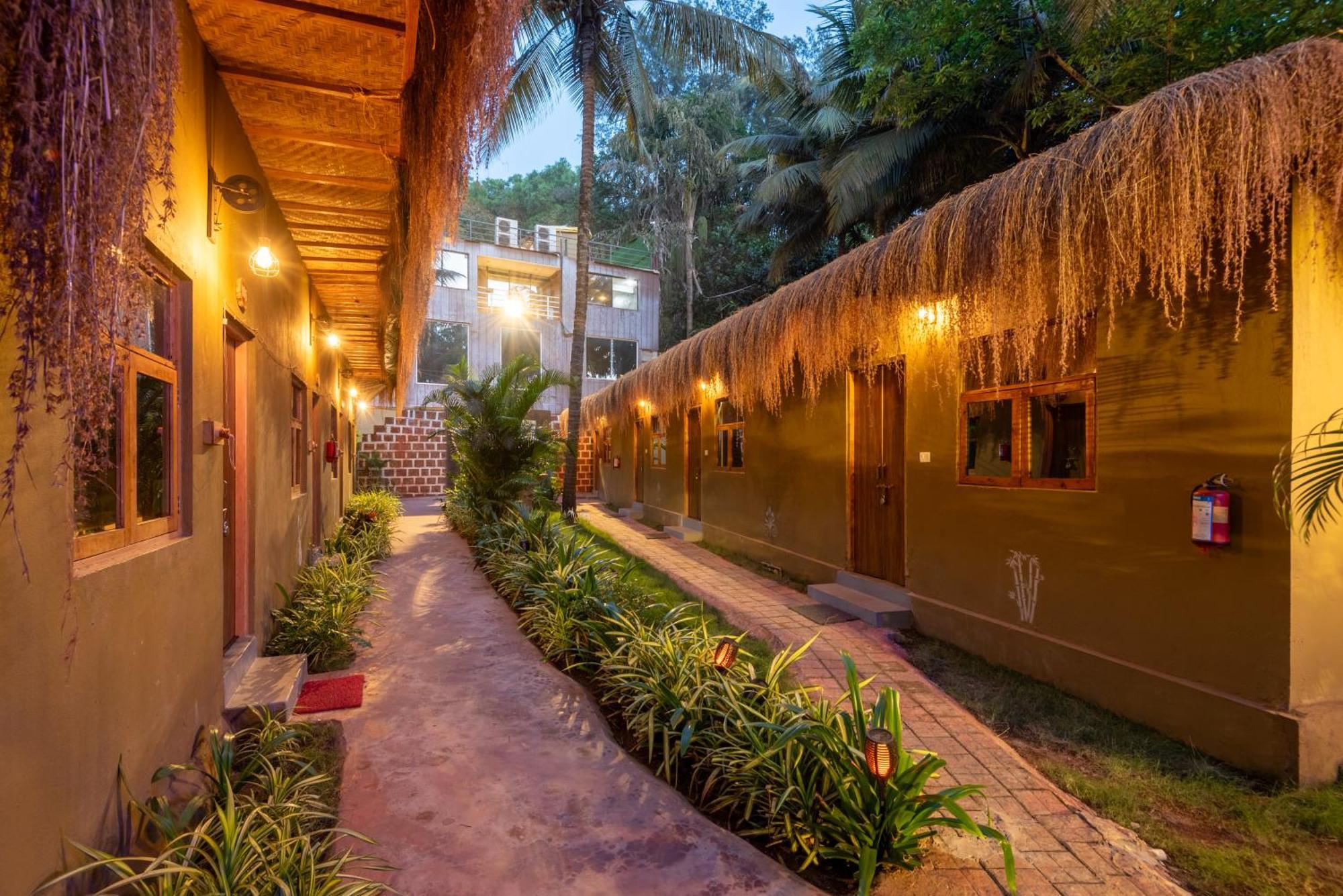 Amadi Beach Front Resort Mandrem Exterior photo