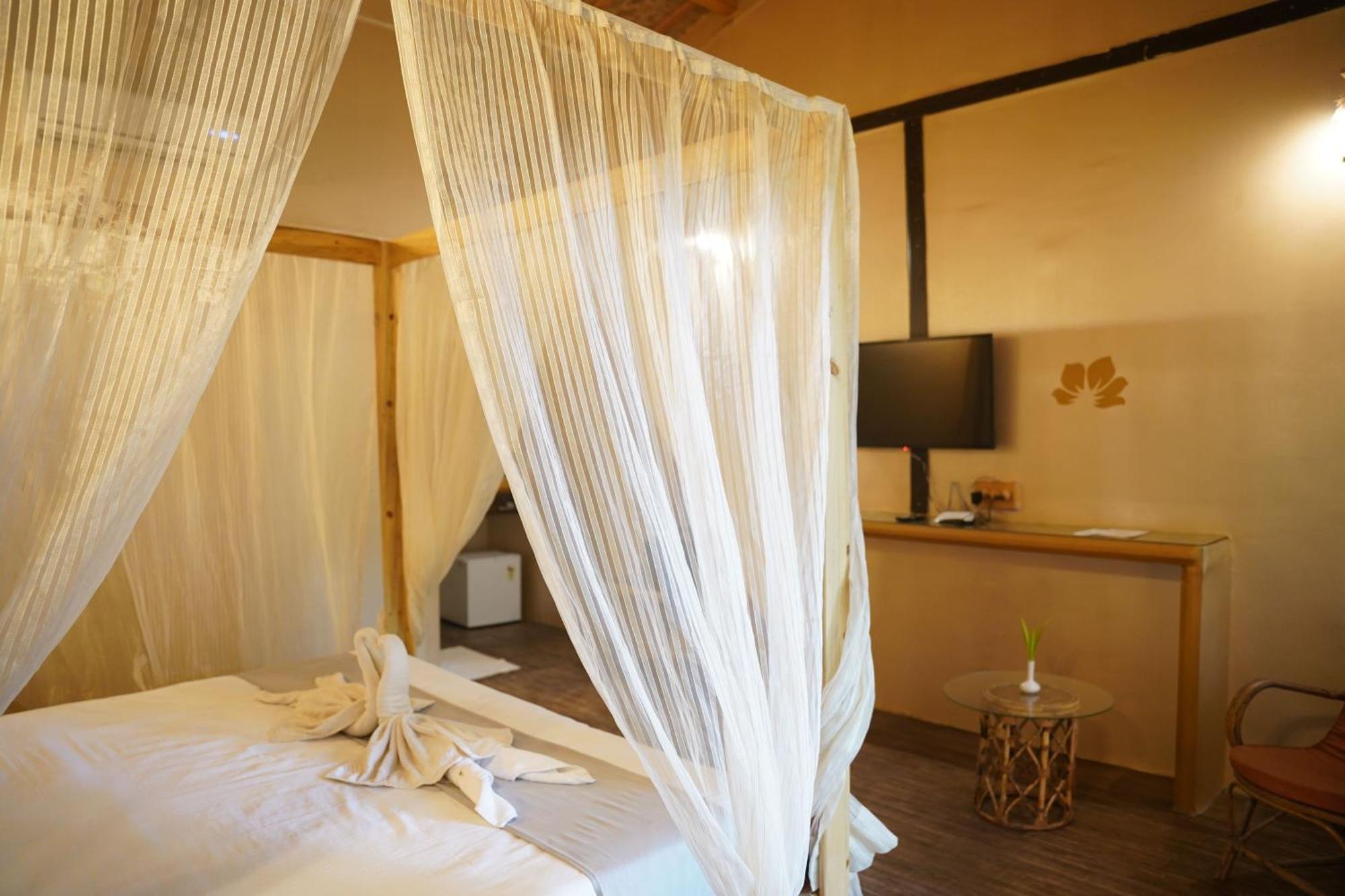 Amadi Beach Front Resort Mandrem Exterior photo