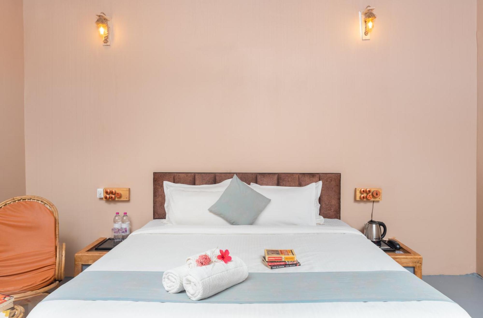 Amadi Beach Front Resort Mandrem Room photo