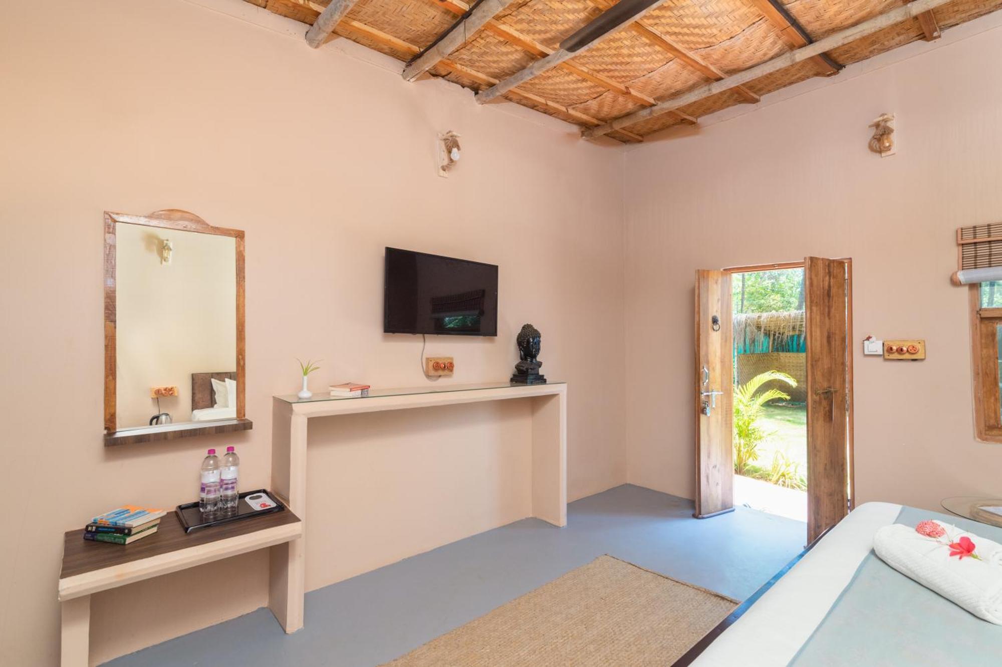 Amadi Beach Front Resort Mandrem Room photo